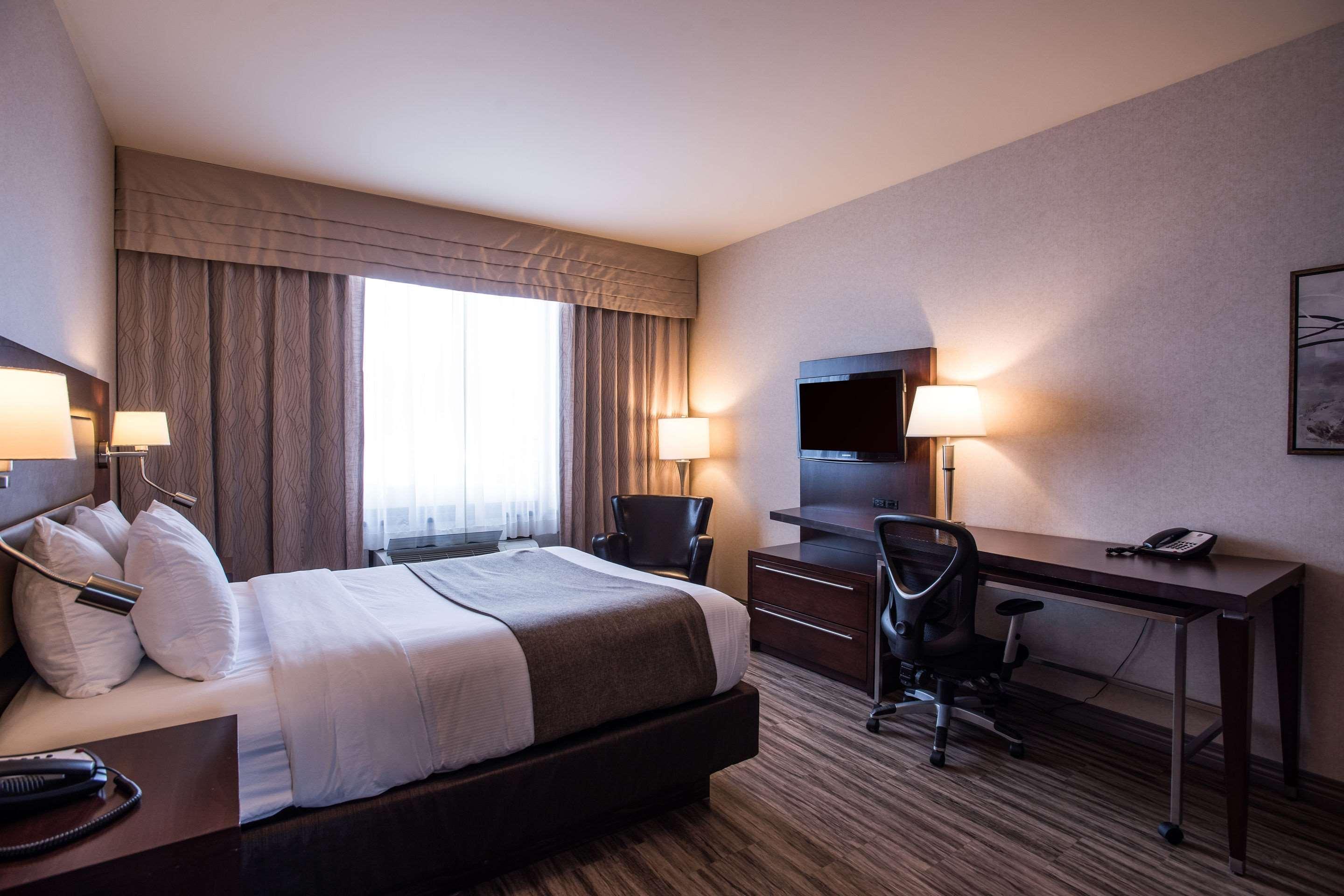 Quality Inn & Suites Val-d'Or Exterior foto