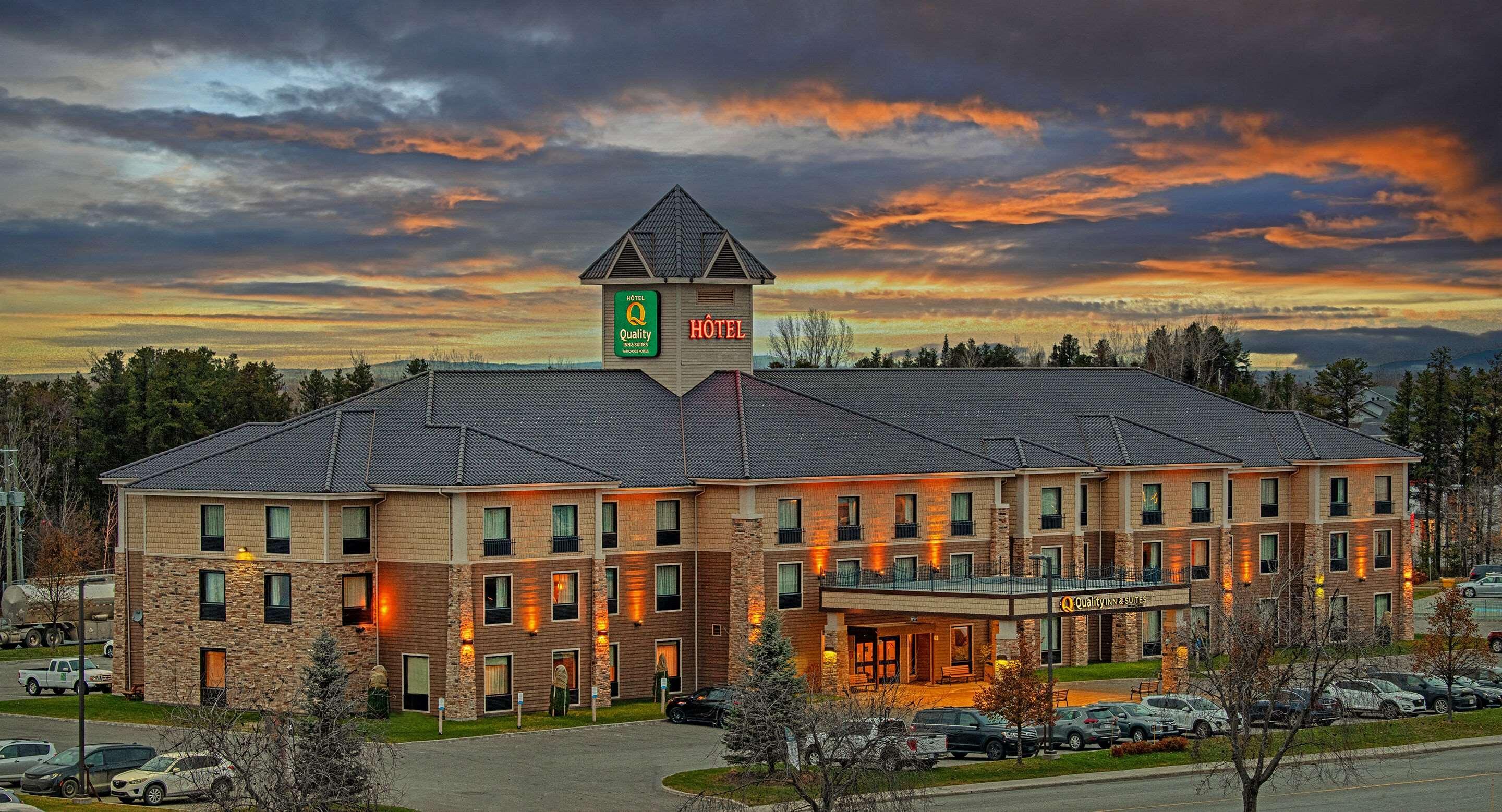 Quality Inn & Suites Val-d'Or Exterior foto