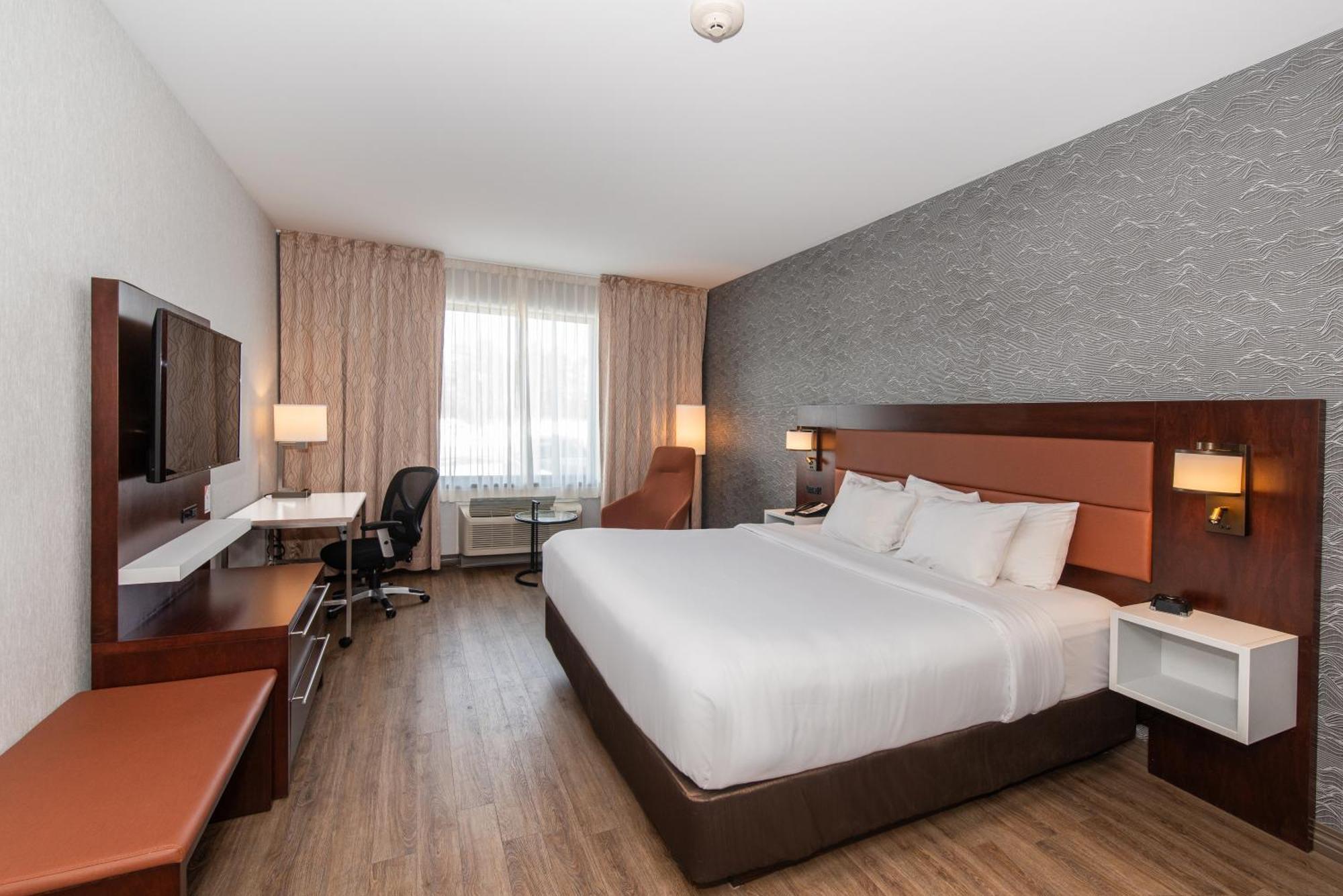 Quality Inn & Suites Val-d'Or Exterior foto
