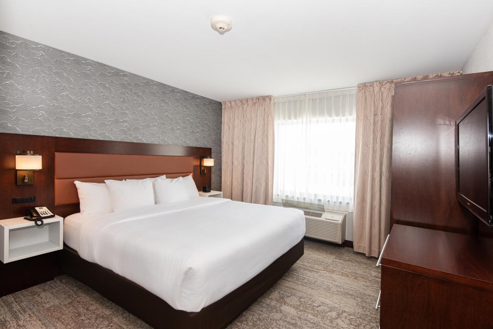 Quality Inn & Suites Val-d'Or Exterior foto