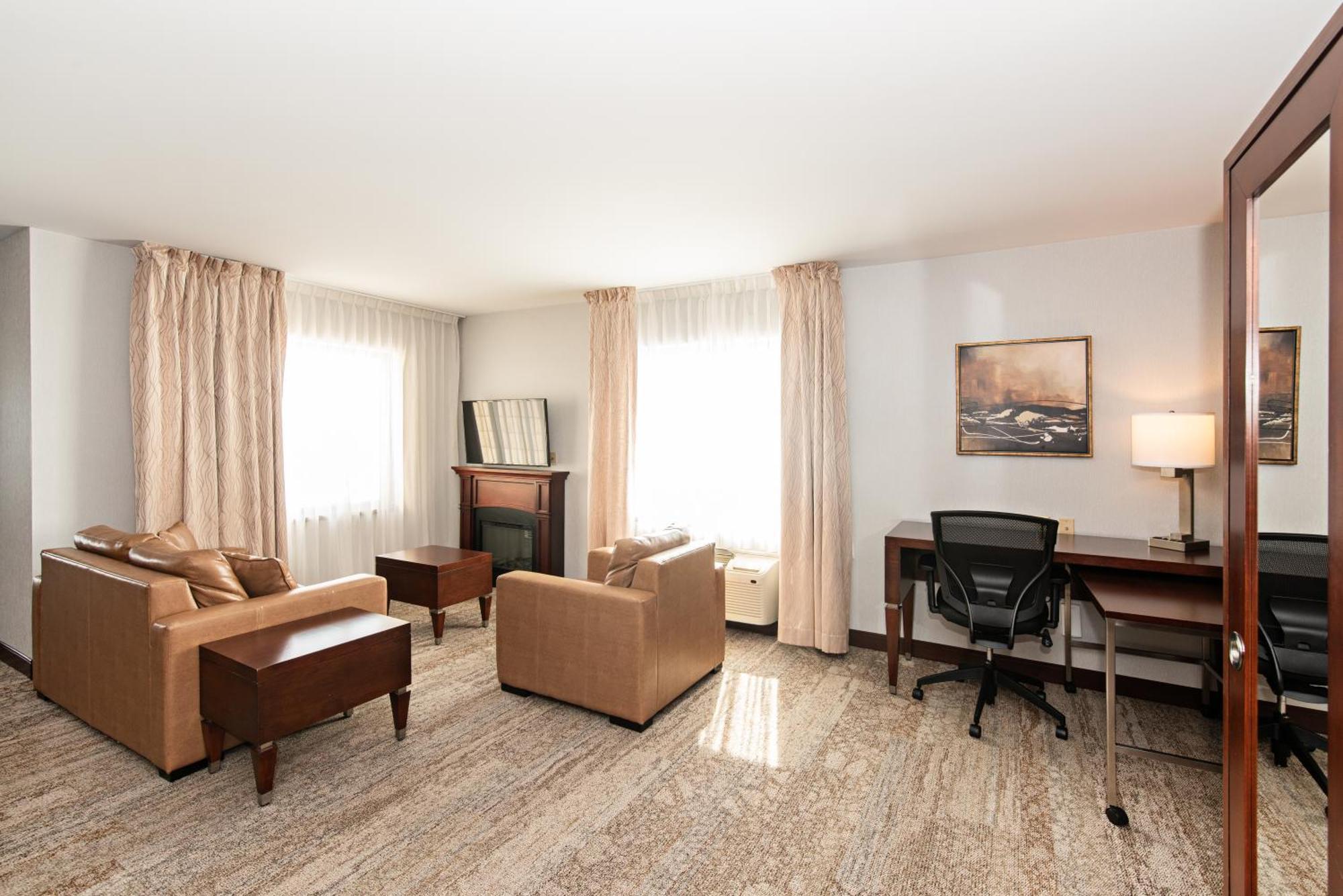 Quality Inn & Suites Val-d'Or Exterior foto